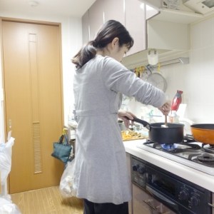 お弁当を前日に作り置きして冷蔵庫に保存した場合に温め直しは必要か？